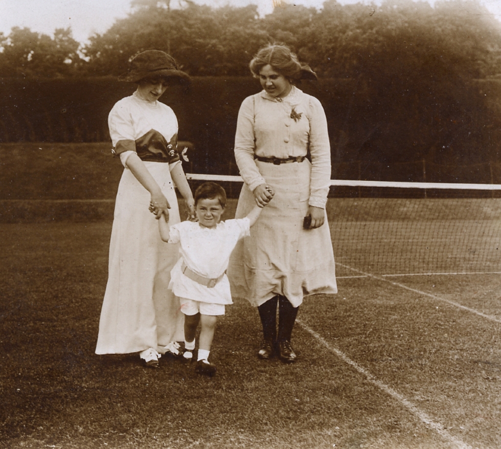 19110000 FANNY RODOCANACHI (née Vlasto) - CONSTANTINE DEMETRIADI - probably ALEXANDRA IONIDES (m. Bowhill) at Saltmarsh Castle.jpg